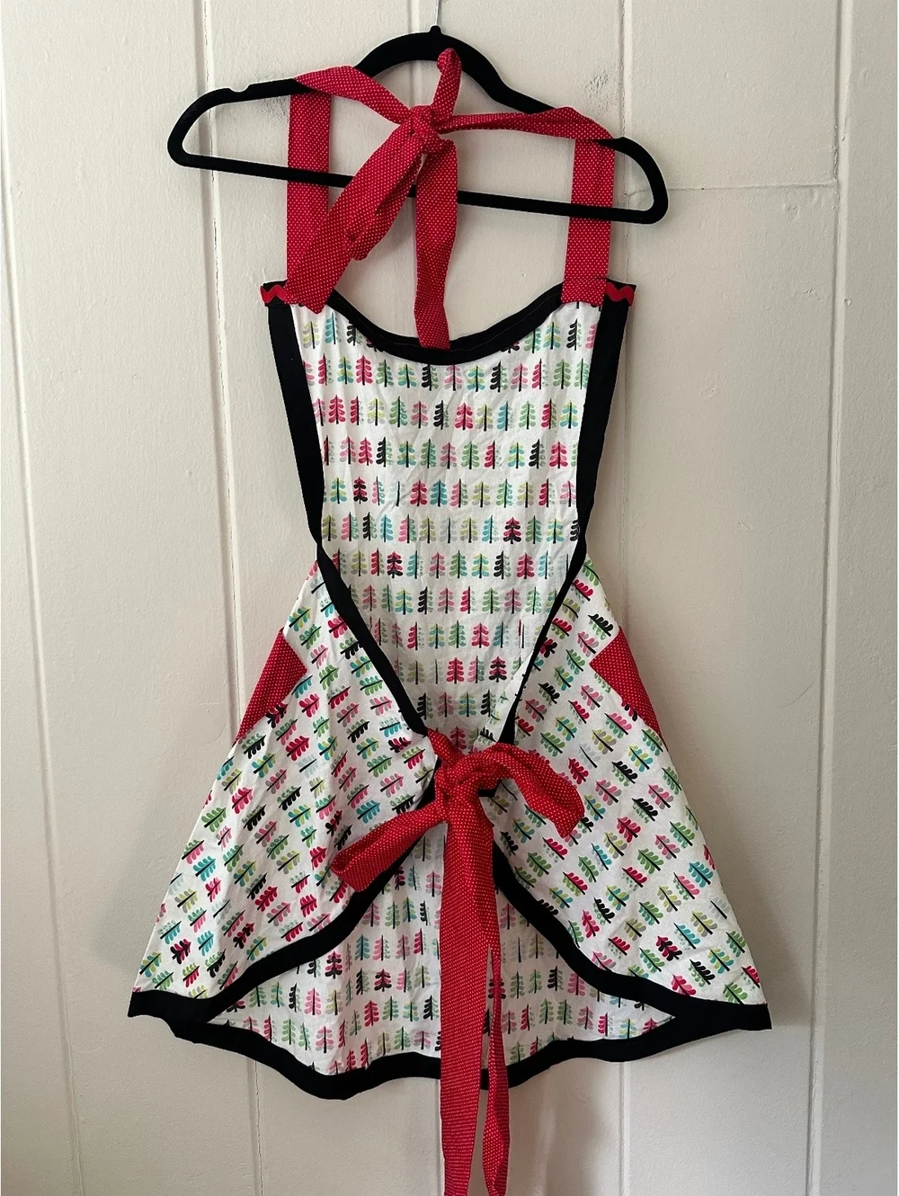 Full Apron with Sweetheart Neckline Contrast Trim and Pockets Handmade Size M